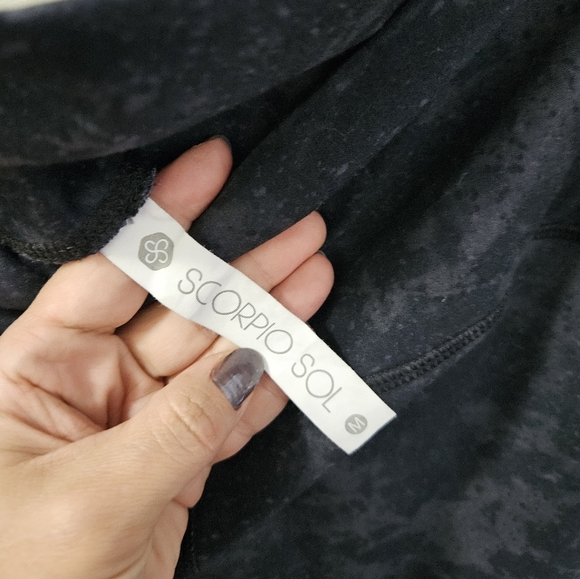 Scorpio Sol grey on black leggings sz.M - Picture 4 of 8